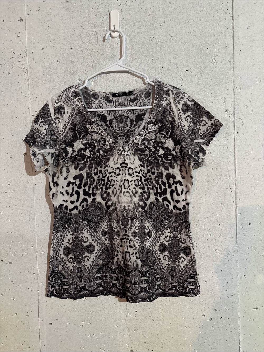 Apt. 9 Rhinestone Animal Print Short Sleeve Top | Size: Large